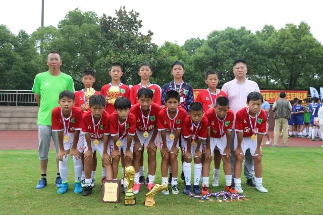 巴萨夏季动态：新援加盟与潜在转会消息
